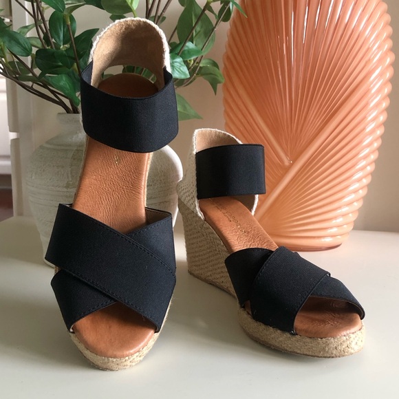 Andre Assous Espadrille Wedge Sandal Black Stretch Straps Leather Spain Size 7 - Picture 2 of 16